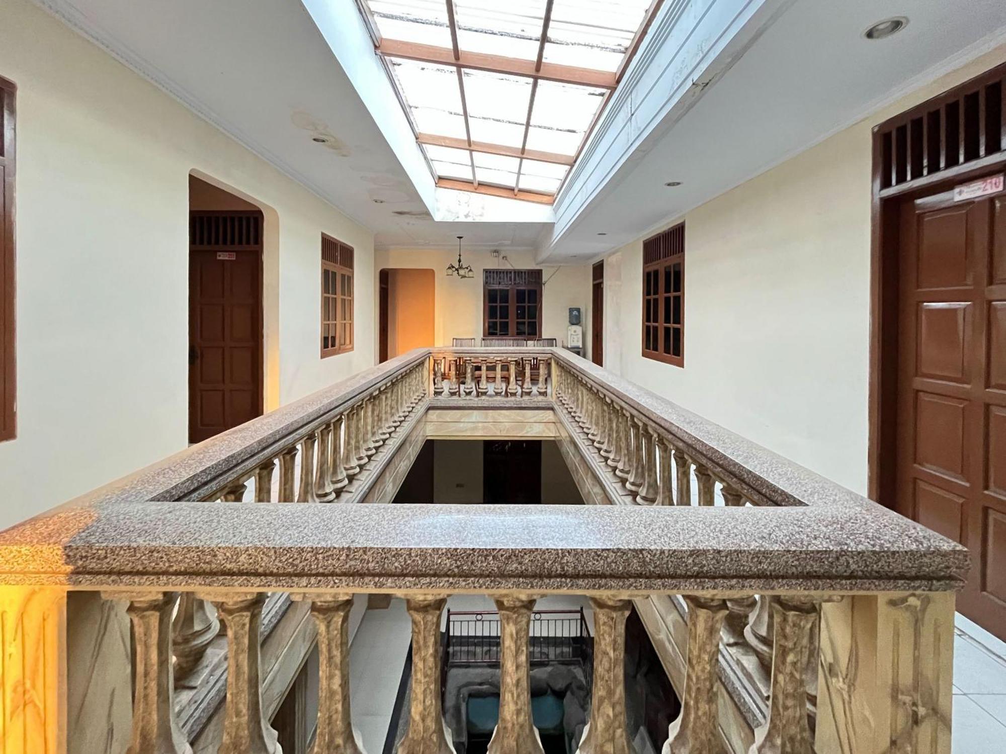 Reddoorz At Hotel Madani Syariah Lempuyangan Джокьякарта Экстерьер фото