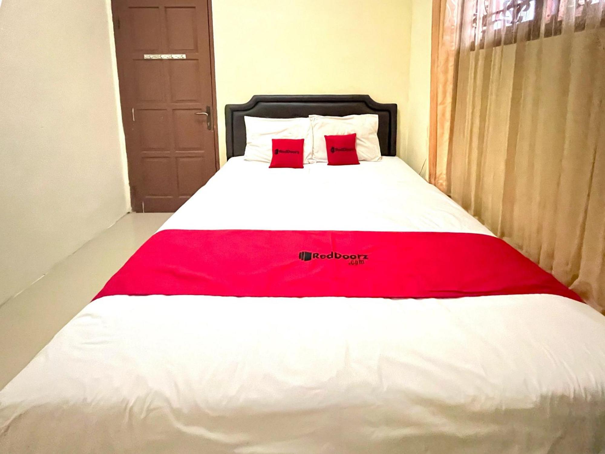 Reddoorz At Hotel Madani Syariah Lempuyangan Джокьякарта Экстерьер фото