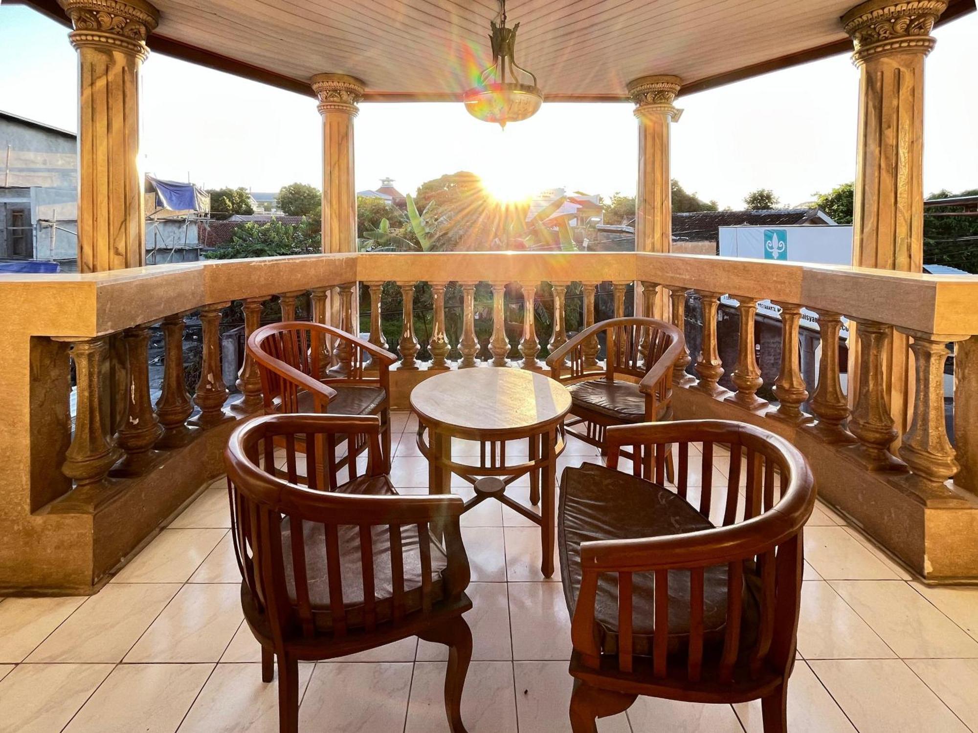 Reddoorz At Hotel Madani Syariah Lempuyangan Джокьякарта Экстерьер фото